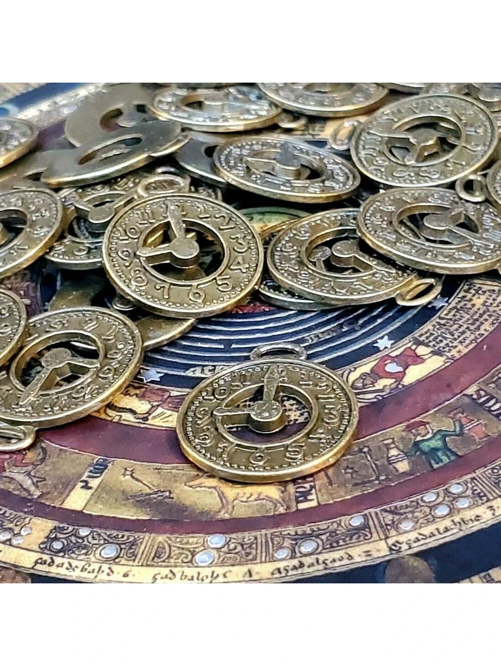Antique Brass Bronze Tone Artsy Retro Cool 25x21mm Clock Face Charms 4 pcs